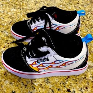 Heelys boys sneakers size 3 youth, sneakers with wheels